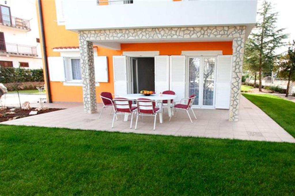 Villa San Malinska Exterior photo